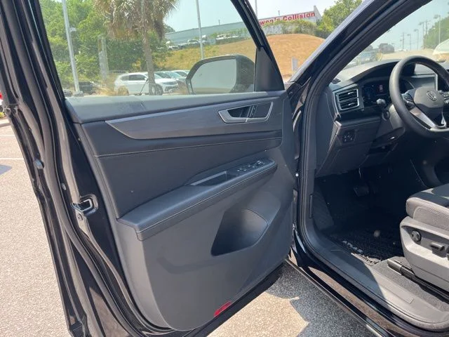 New 2026 Black Volkswagen 2.0T SE image 5