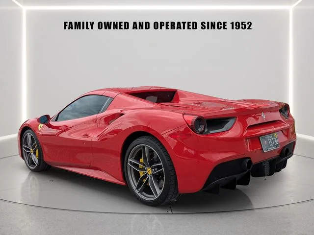 Used 2018  Ferrari Base image 5