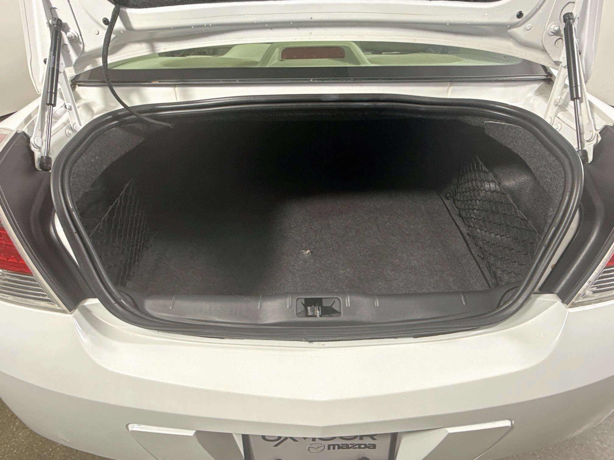 Used 2009 Polar White Saturn XE image 24