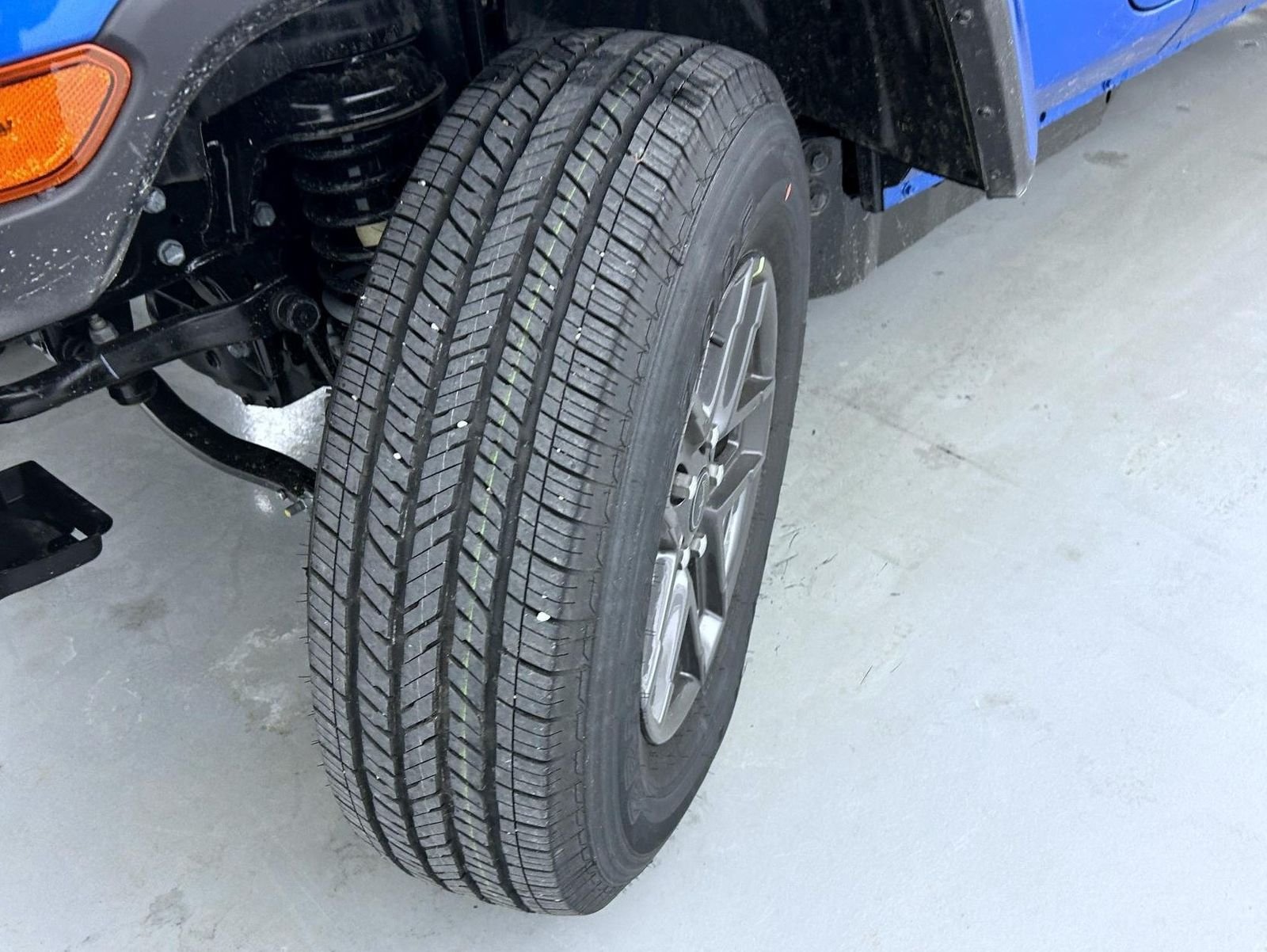 New 2026 Hydro Blue Pearl-Coat Exterior Paint Jeep Sport S image 23