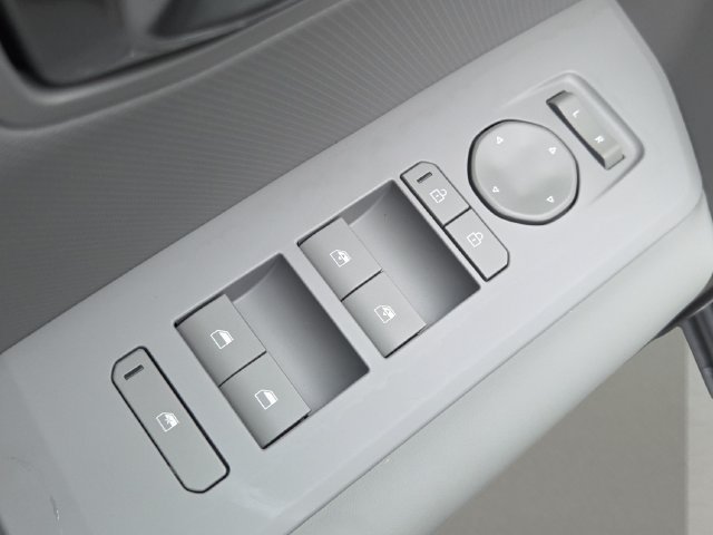 New 2027 Snow White Pearl Kia EX image 17