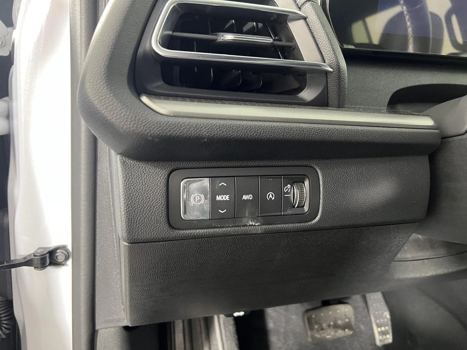 Used 2026 Polar White Tricoat Chevrolet AWD LT image 36
