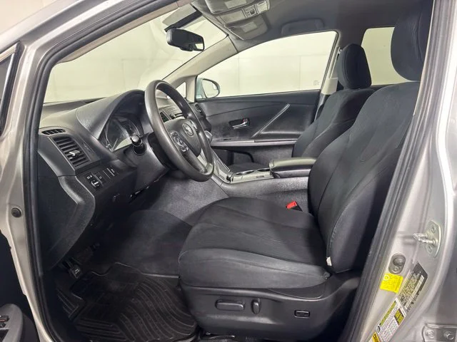 Used 2014 Classic Silver Metallic Toyota LE image 11