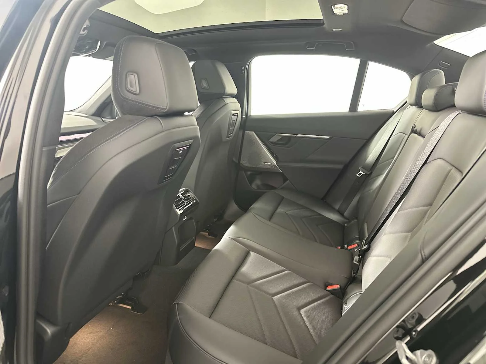 New 2026 Black Sapphire Metallic BMW xDrive40 image 18