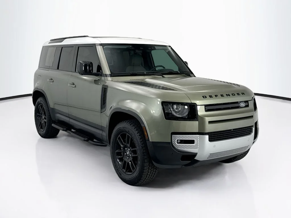 Used 2025 Pangea Green Metallic Land Rover S image 3