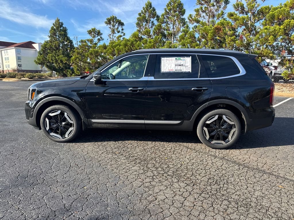 Used 2025 Black Kia S image 6