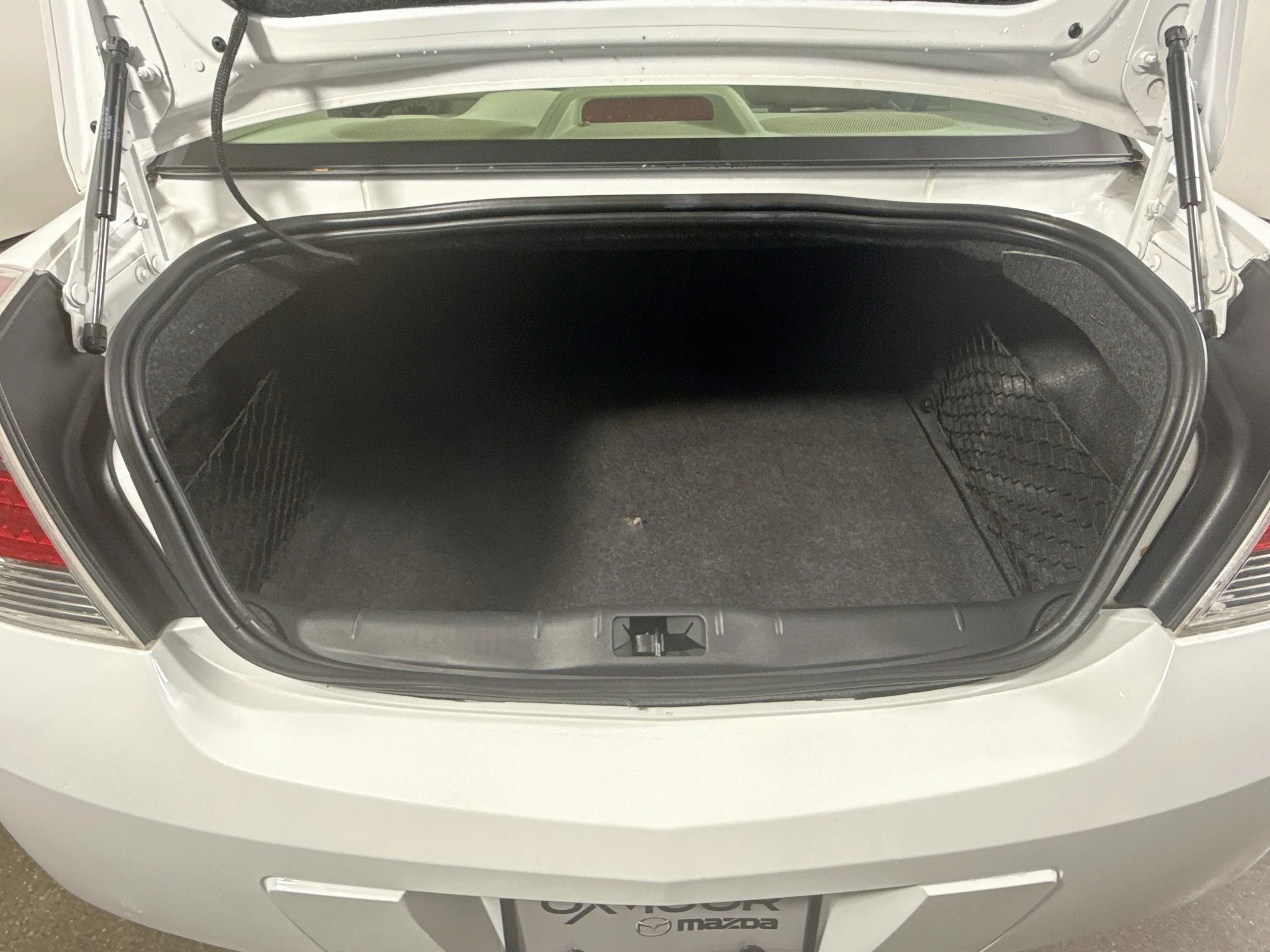 Used 2009 Polar White Saturn XE image 24