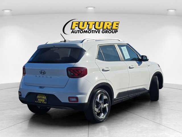 Used 2025 White Hyundai SEL image 4