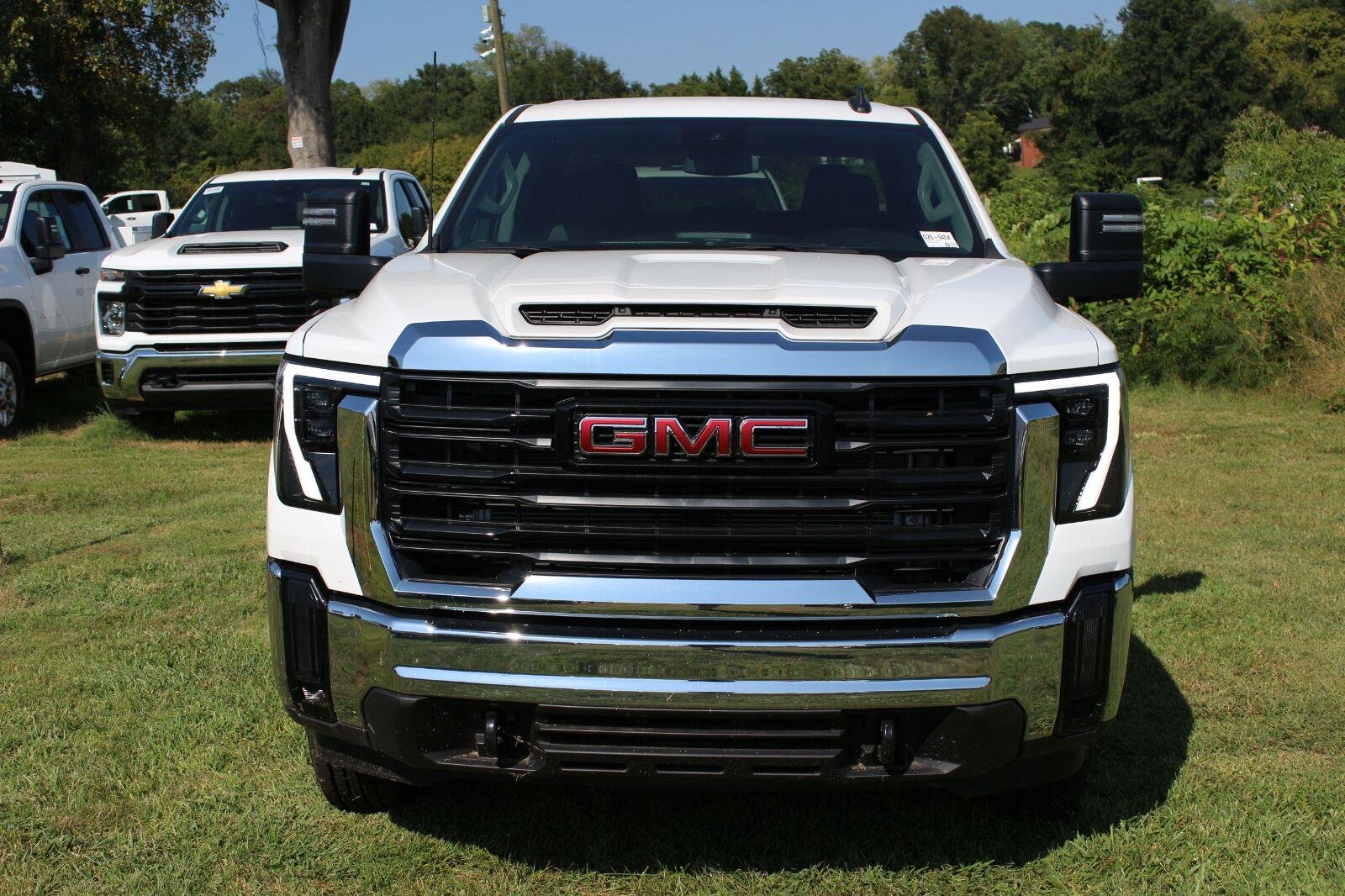 New 2026 Summit White GMC Pro image 2