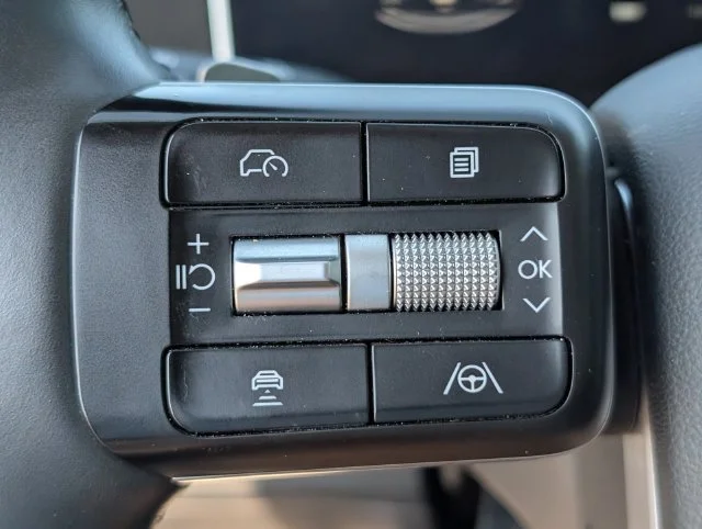 Used 2024 Green Hyundai SEL image 18