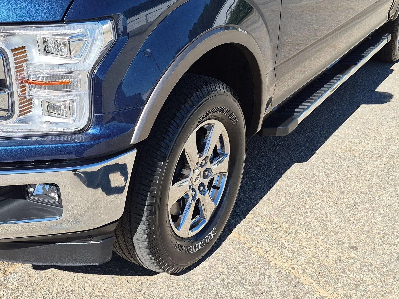 Used 2018 Blue Jeans Metallic Ford LARIAT image 9