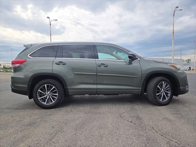 Certified Used 2017 ALUMINA JADE METAL Toyota  image 28
