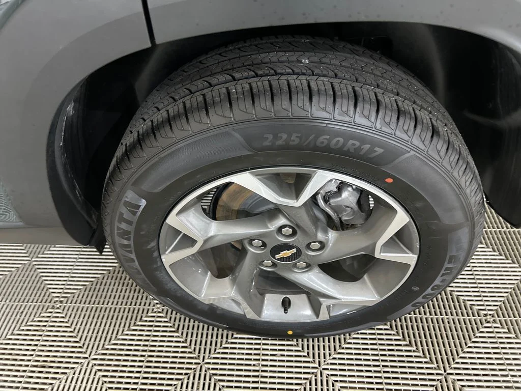 Used 2025 Gray Chevrolet LT image 10