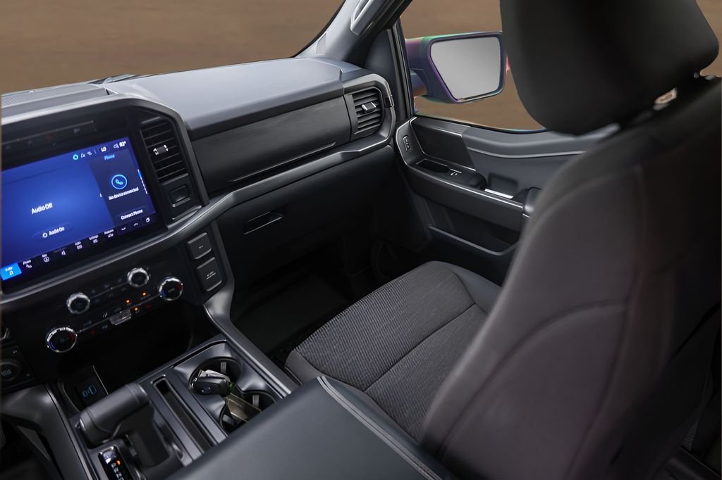 Used 2024 Black Ford XLT image 28