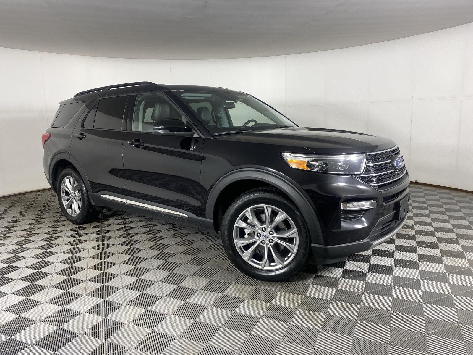 Used 2023 Agate Black Metallic Ford XLT image 19