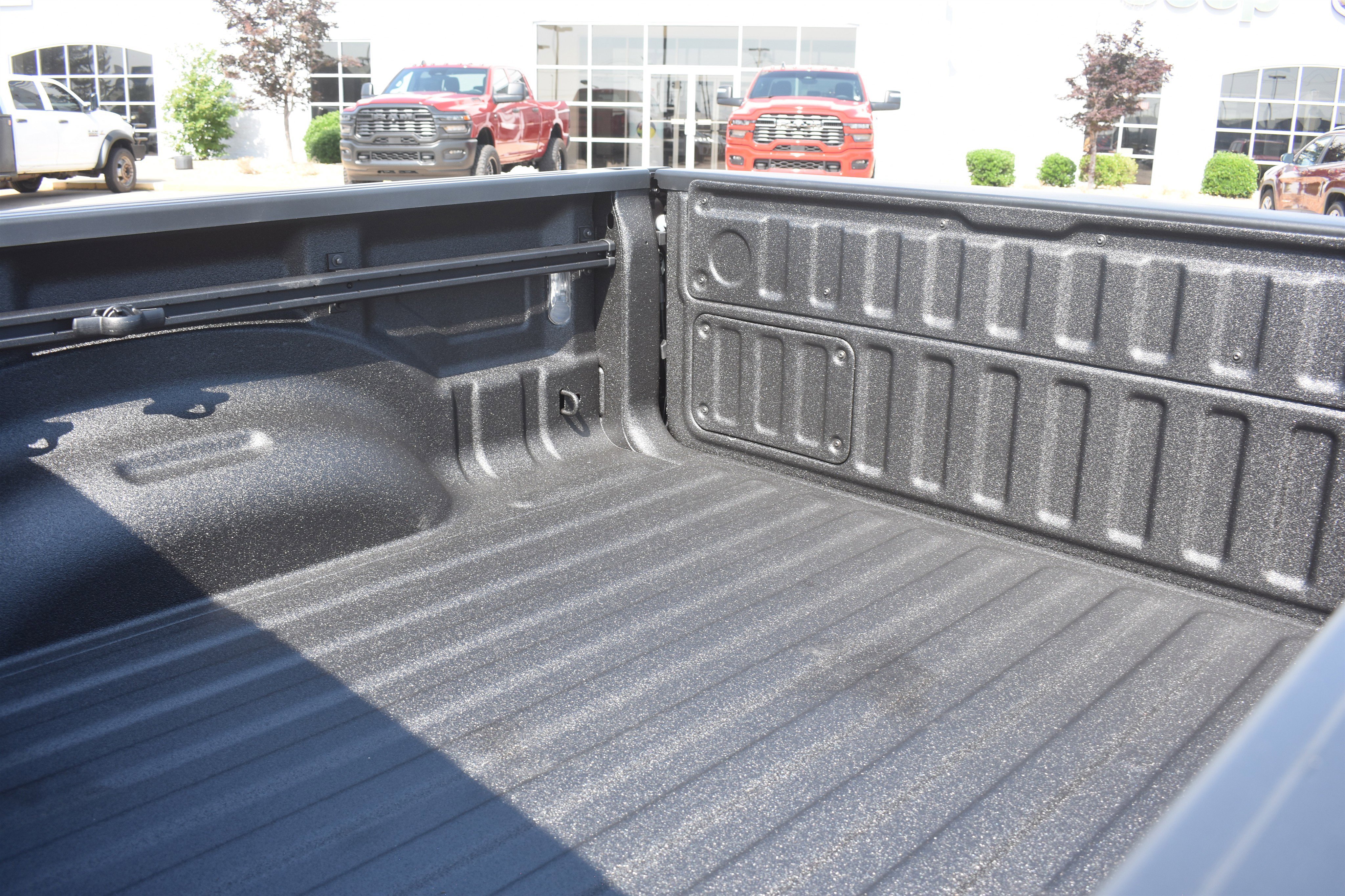 New 2026 Granite Crystal Metallic Clear-Coat Exterior Paint RAM Laramie image 13