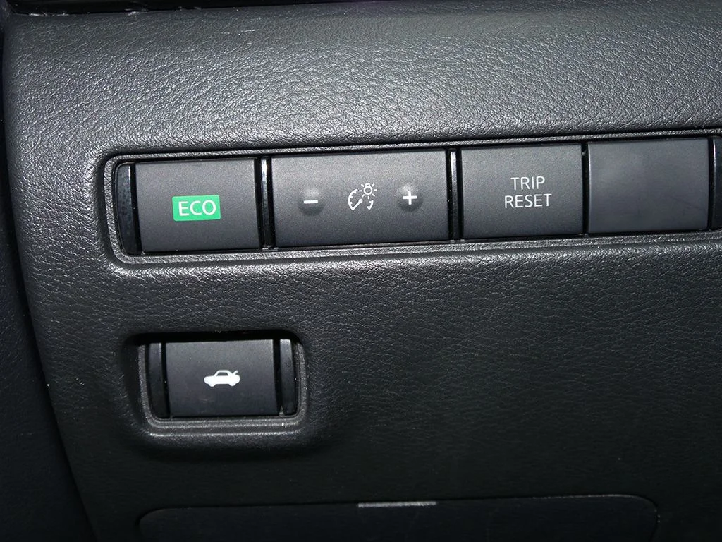 Used 2020 Gray Nissan S image 29