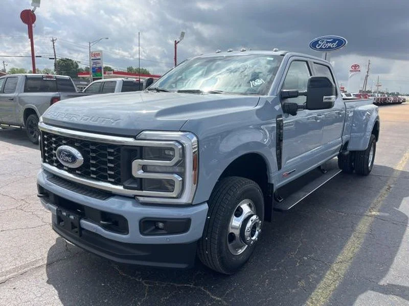 2026 Ford F-350 Platinum 4x4 Crew Cab 8' Box DRW's photo