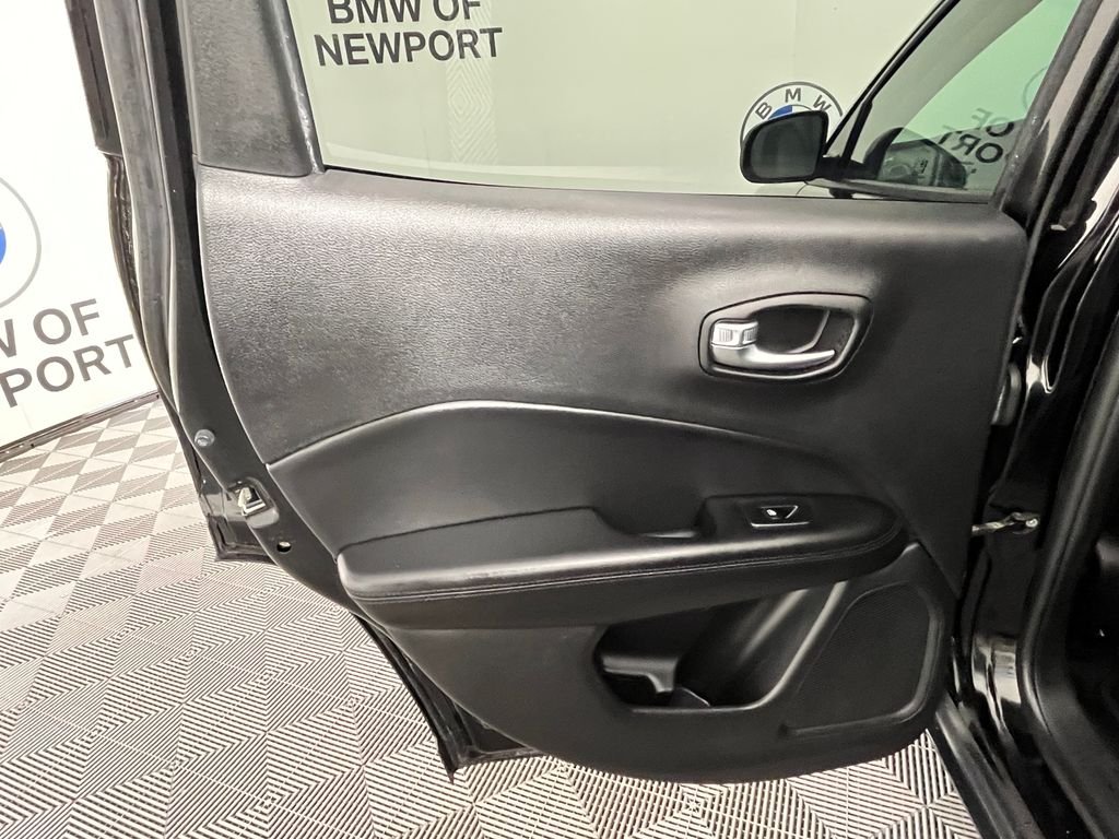 Used 2019 Black Jeep Latitude image 24