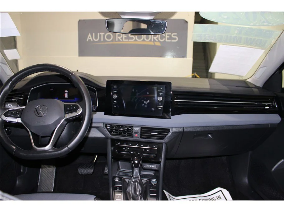 2025 Volkswagen Jetta SE - Photo 14