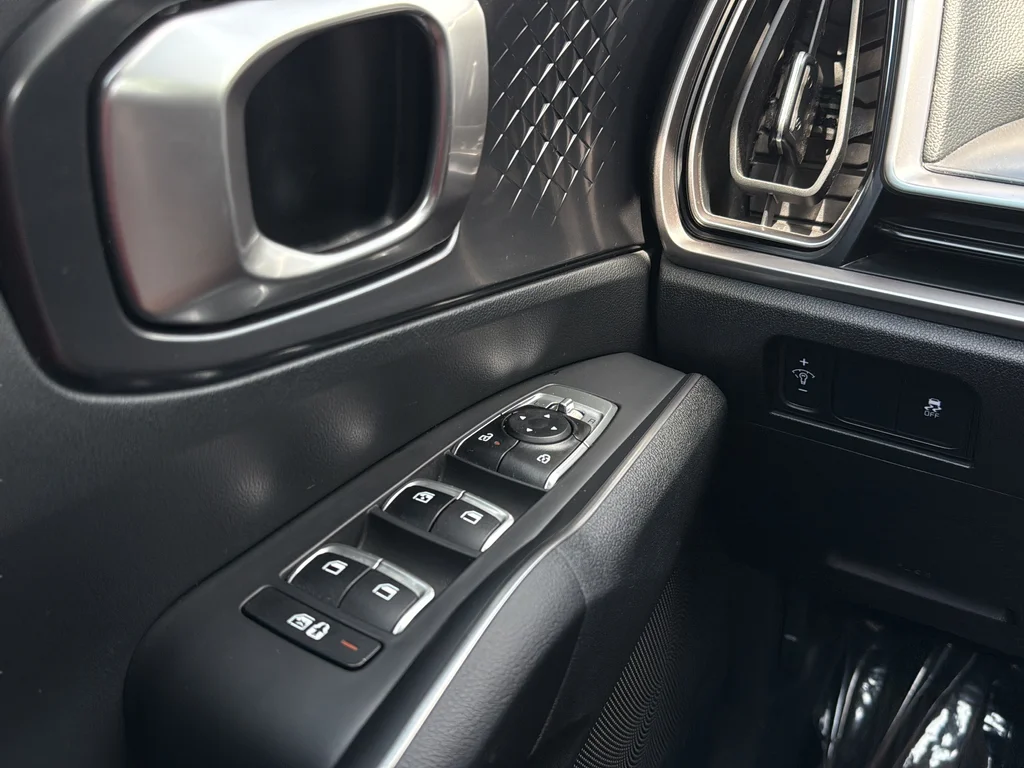 Certified Used 2024 Ebony Black Kia S image 10