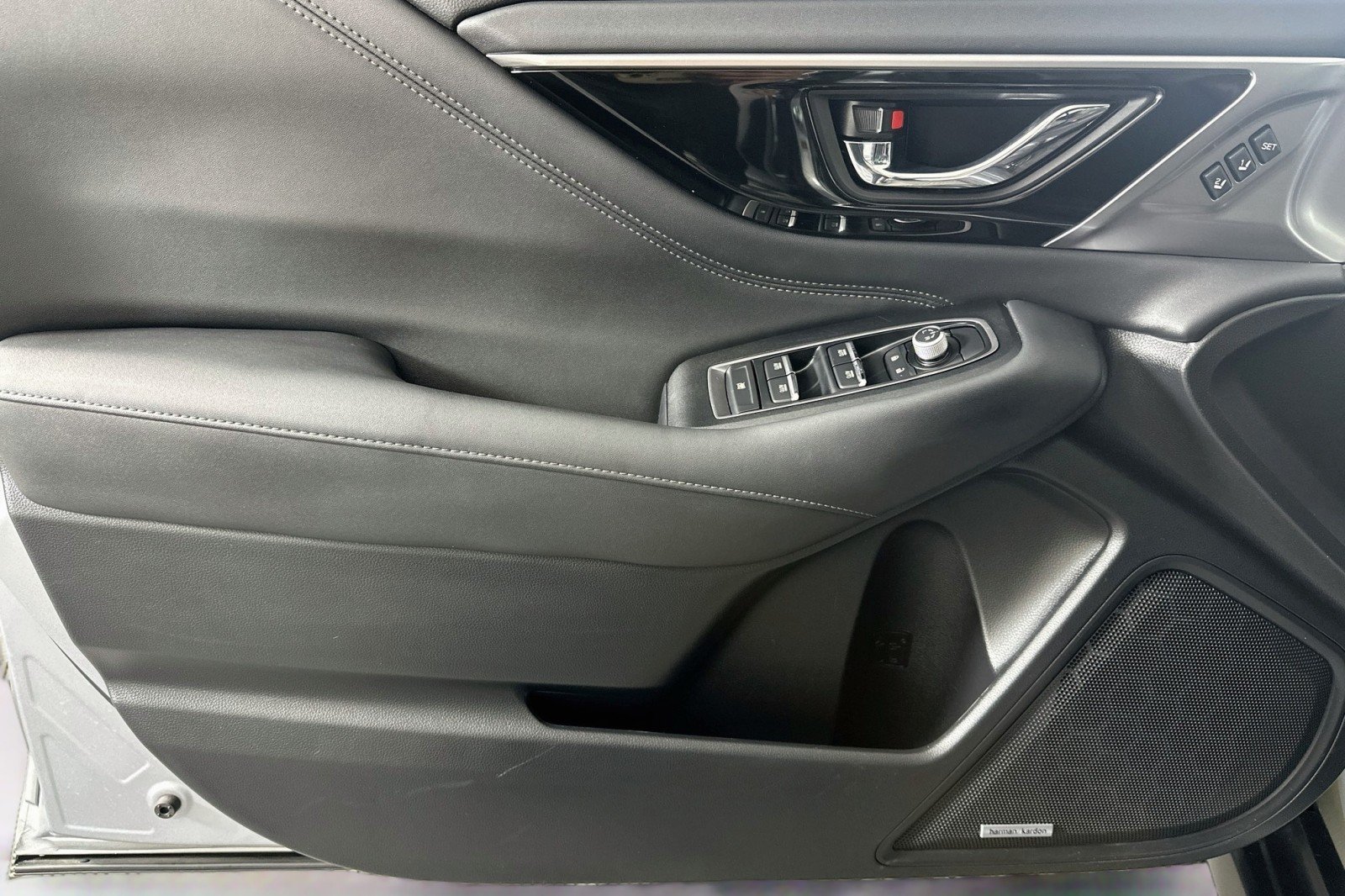 Used 2024 Ice Silver Metallic Subaru Limited image 21
