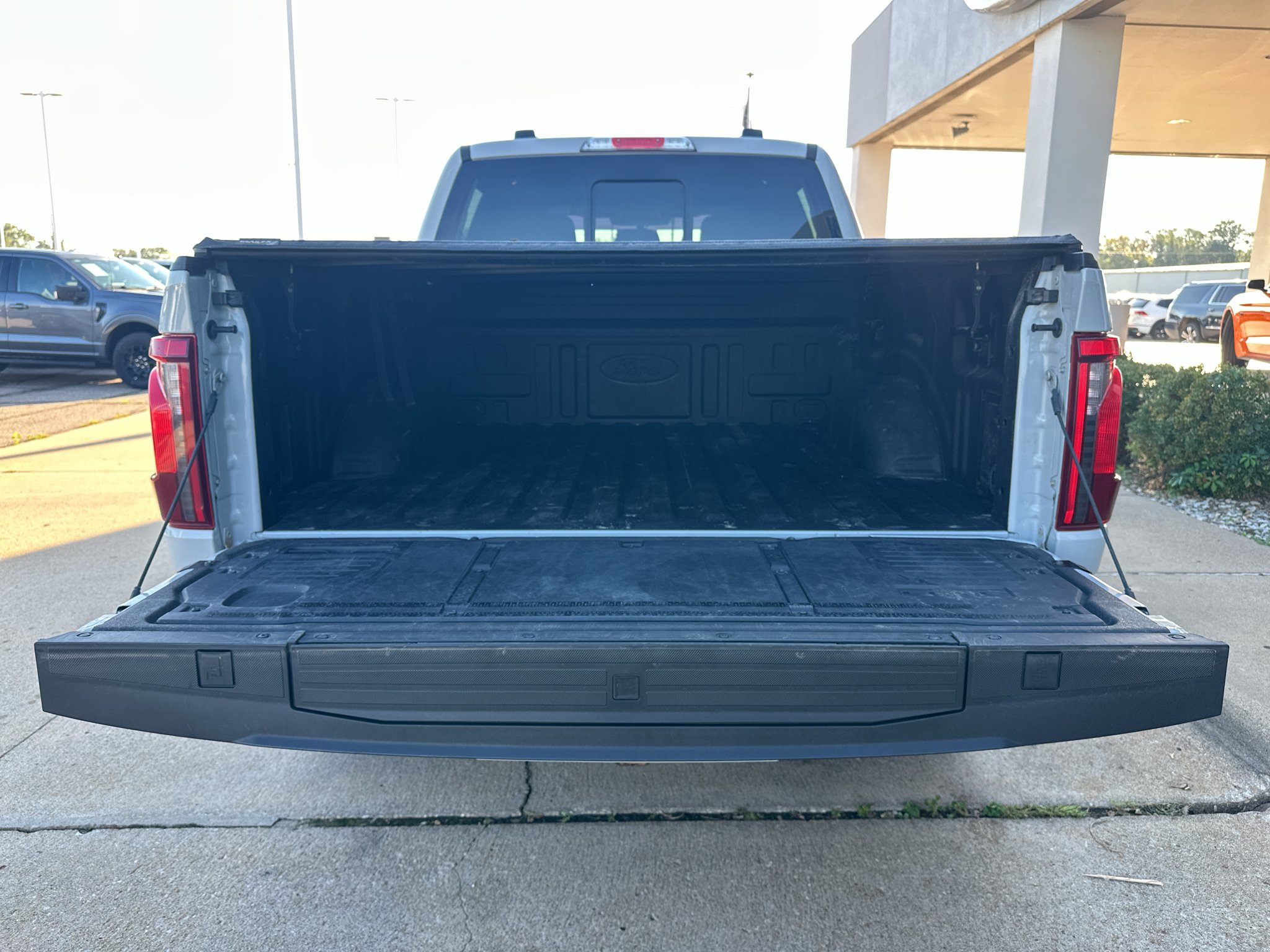 Used 2024 AVALANCHE Ford XLT image 6