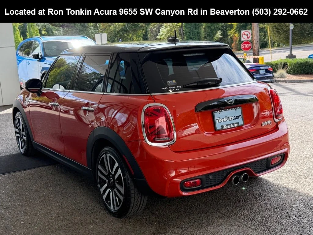 Used 2019 Solaris Orange Metallic MINI Classic image 5