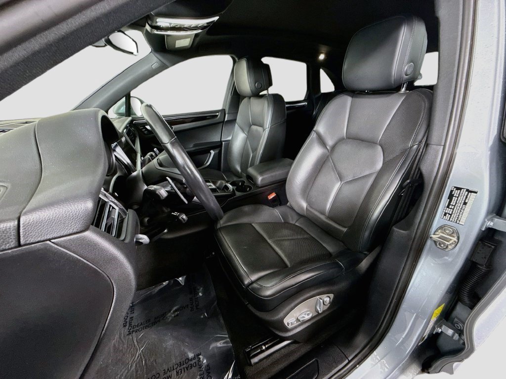 Used 2023 Dolomite Silver Metallic Porsche Base image 18