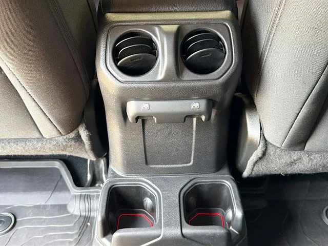 Used 2022 Silver Jeep Unlimited Sport Altitude image 28