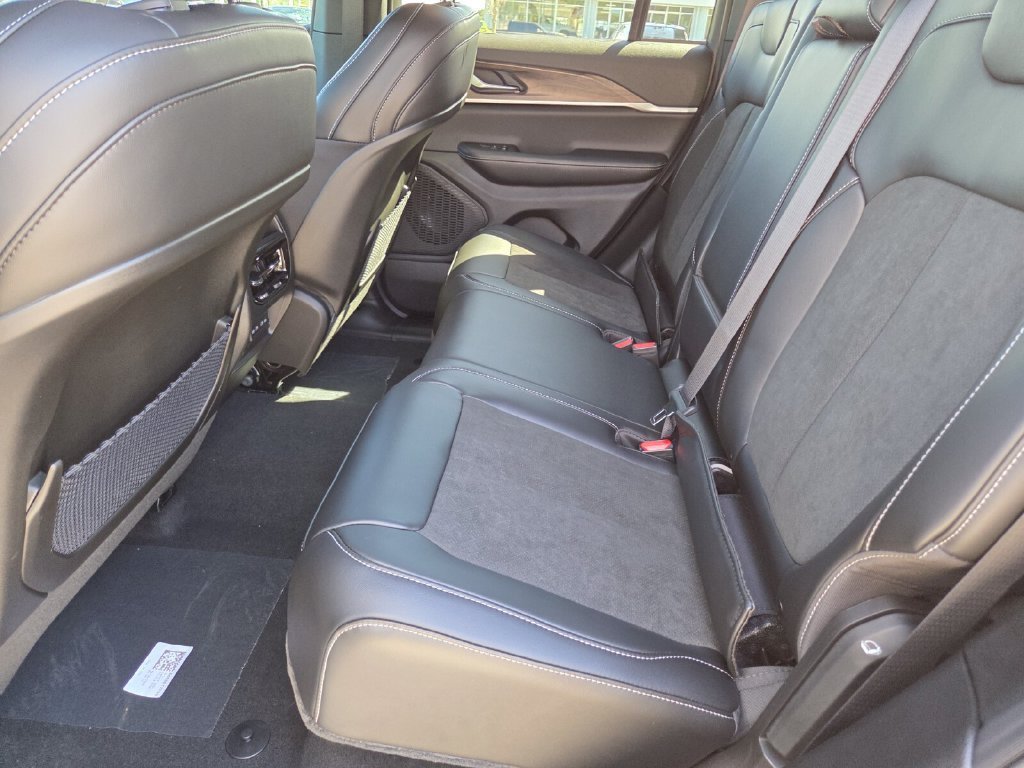 New 2027 Bright White Clear-Coat Paint Jeep Laredo Altitude image 22