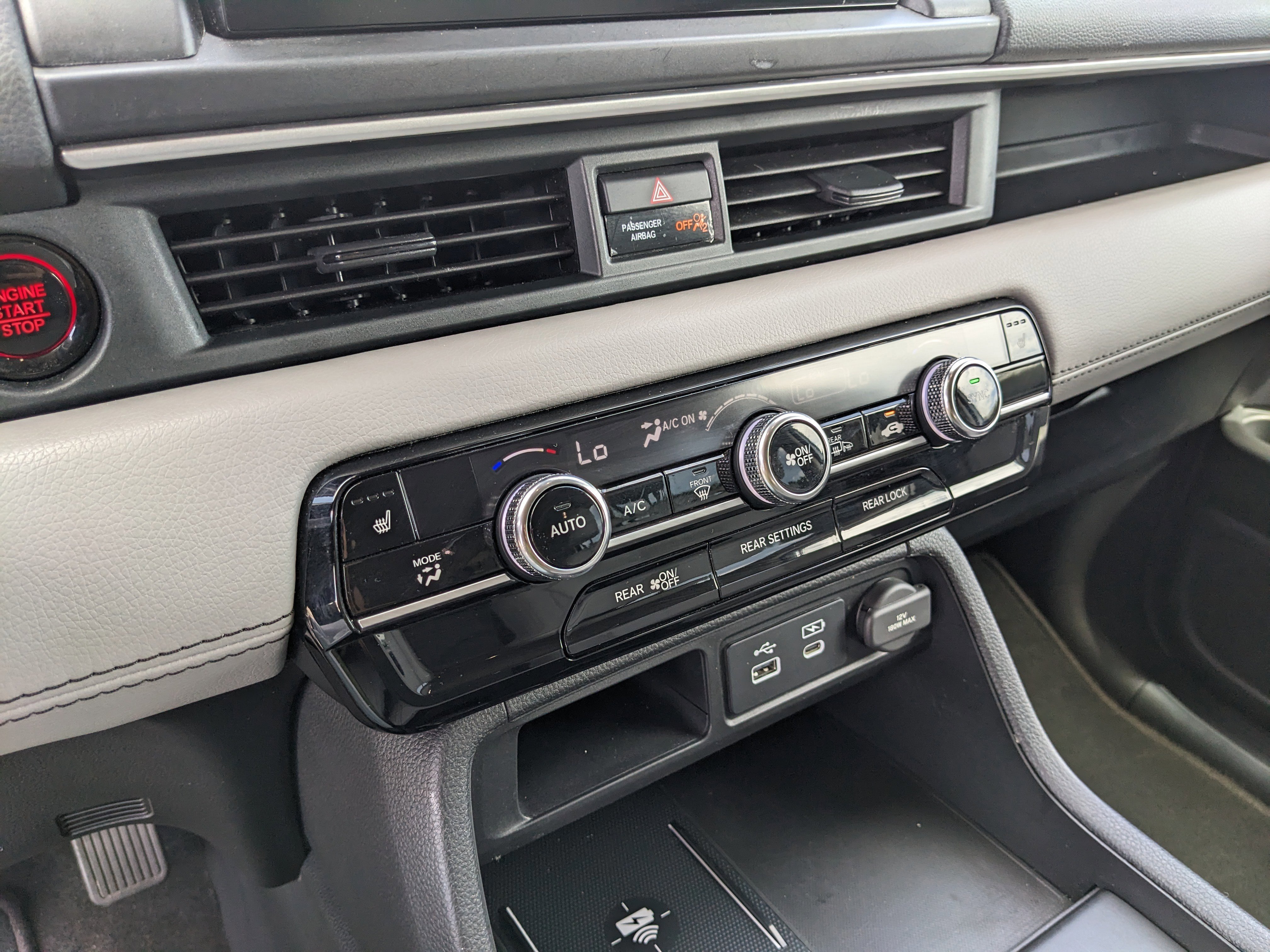 Used 2024 Silver Honda EX-L 8 Passenger image 28