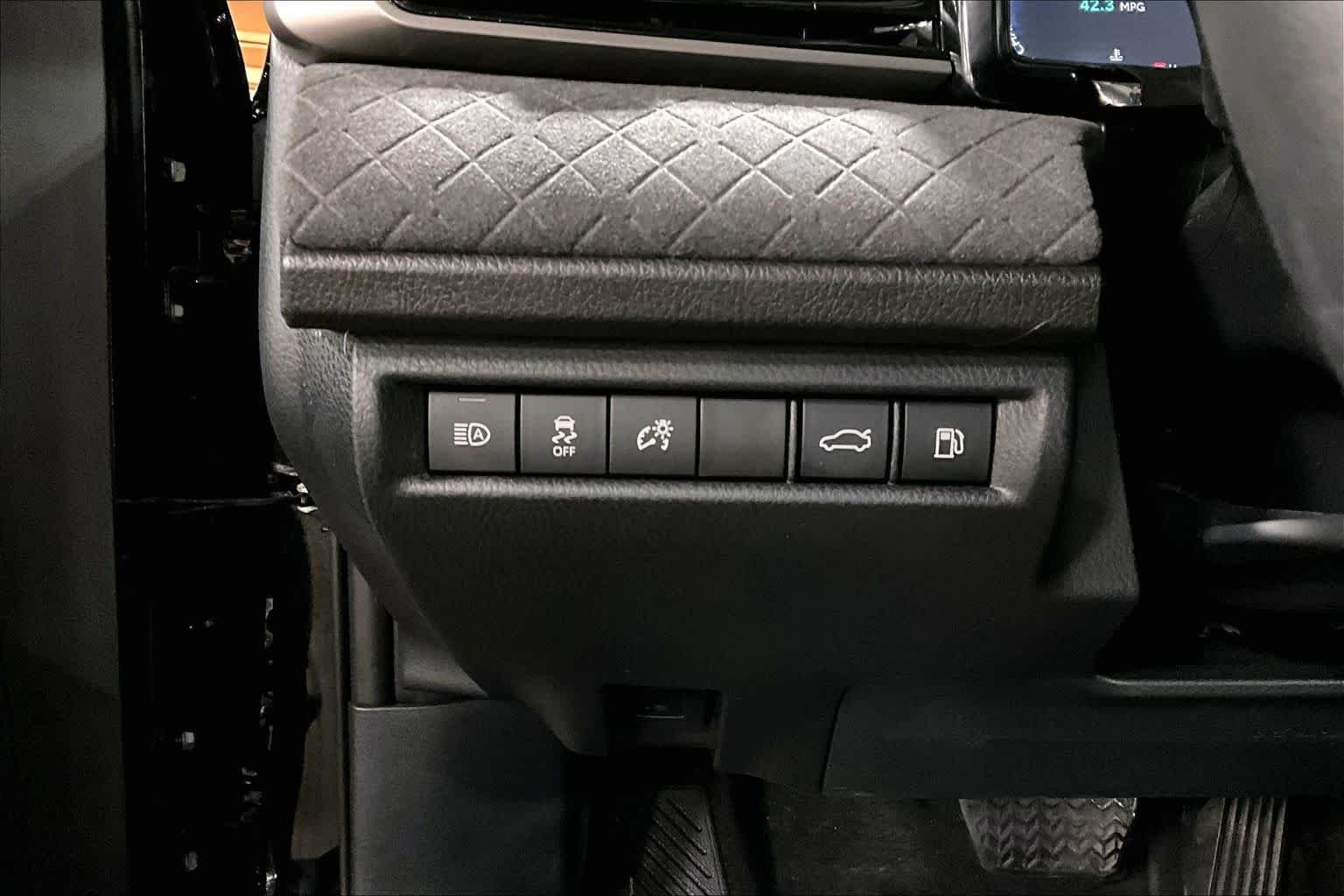 Used 2025 Midnight Black Metallic Toyota XLE image 35