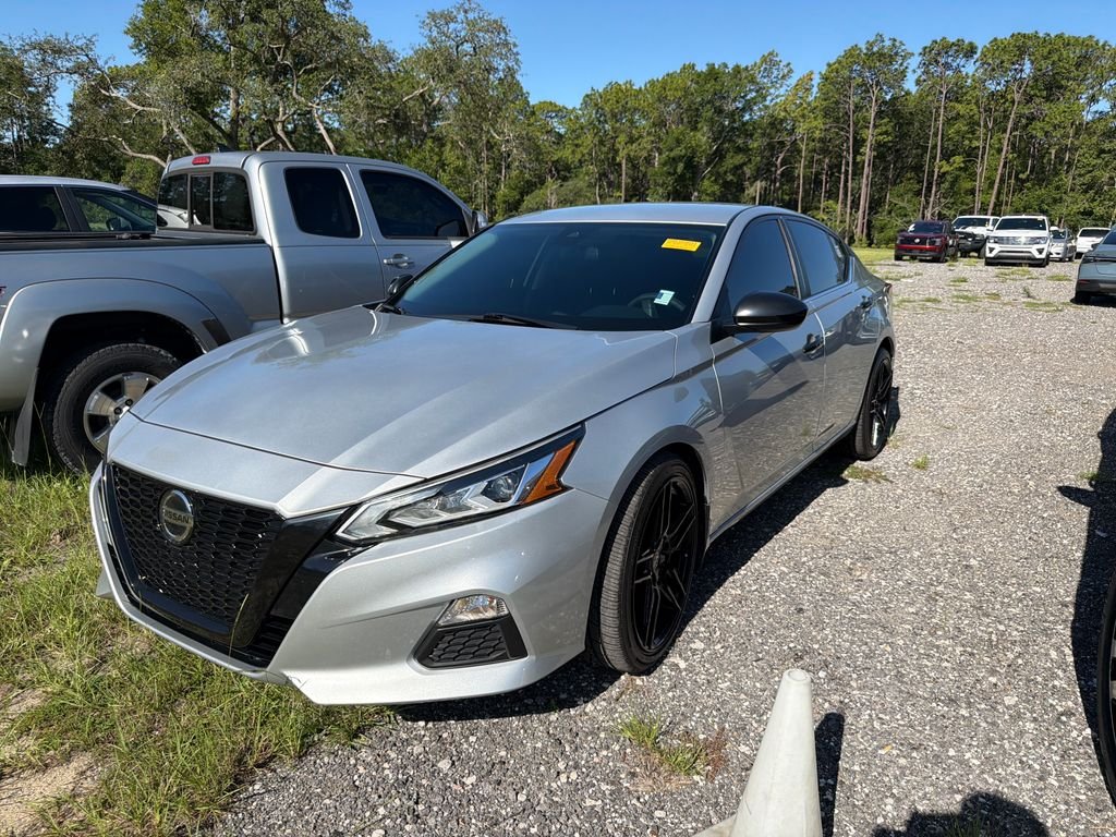 Used 2022 Brilliant Silver Metallic Nissan 2.5 SV image 1