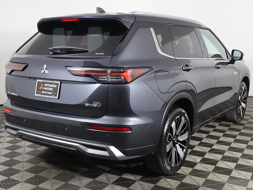 New 2026 Gray Mitsubishi SEL S-AWC image 15