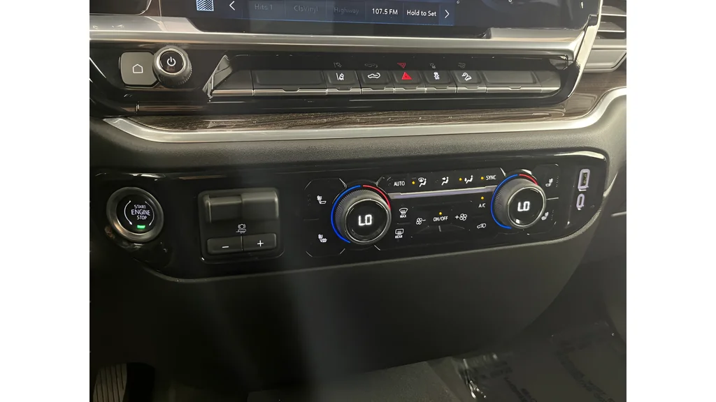 Used 2025 White Chevrolet LT image 22