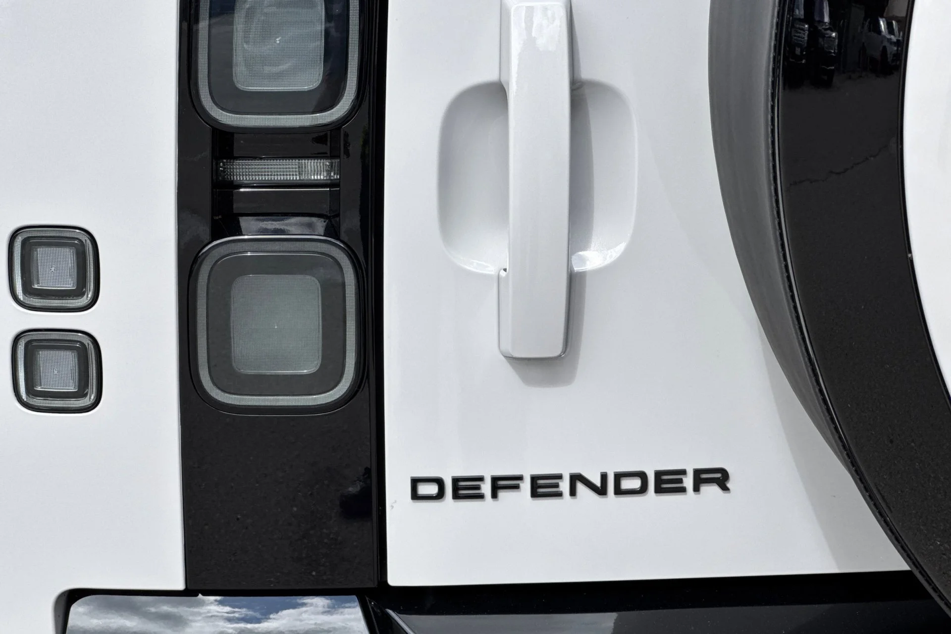 New 2026 Borasco Grey Land Rover X-Dynamic SE image 12
