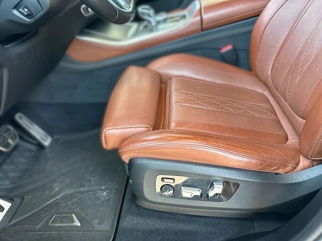 Used 2019 White BMW xDrive40i image 13