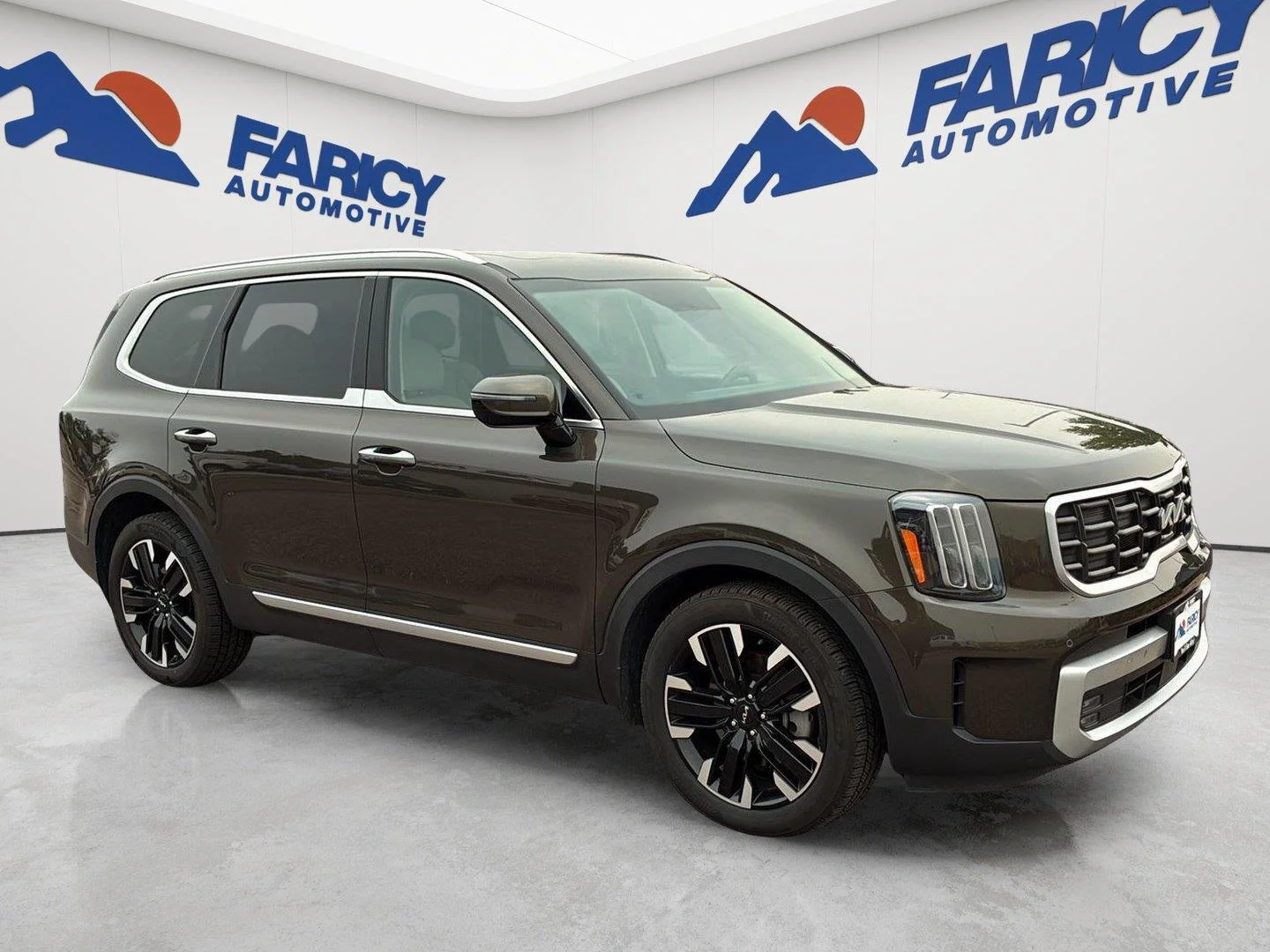 Used 2024 Dark Moss Kia SX image 4