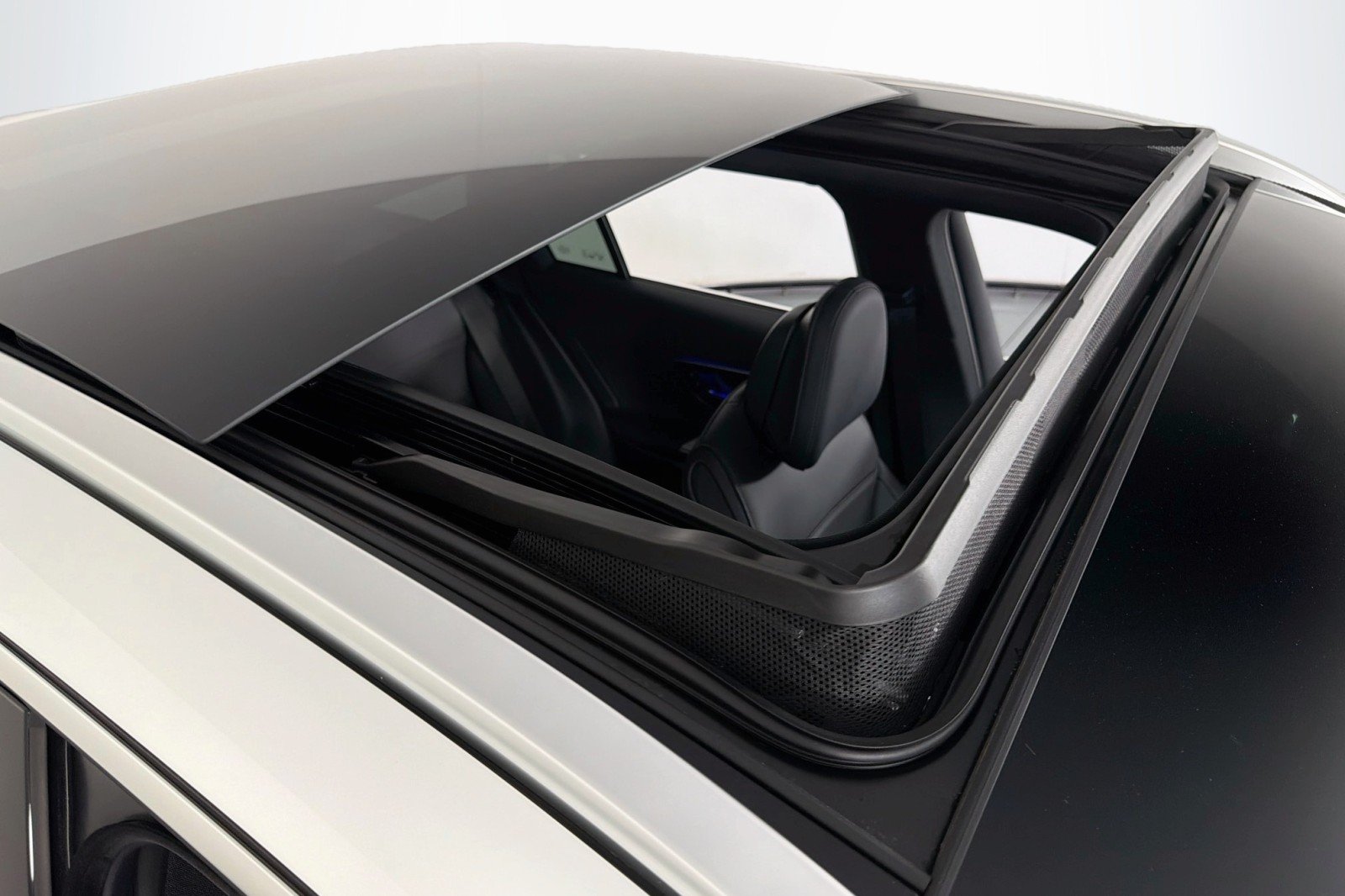 New 2027 Polar White Mercedes-Benz GLC 350e 4MATIC® SUV image 21