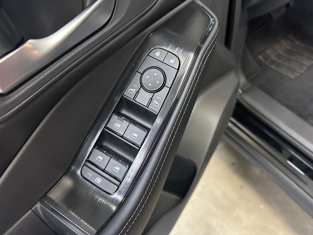 Used 2026 Super Black Nissan SV image 9