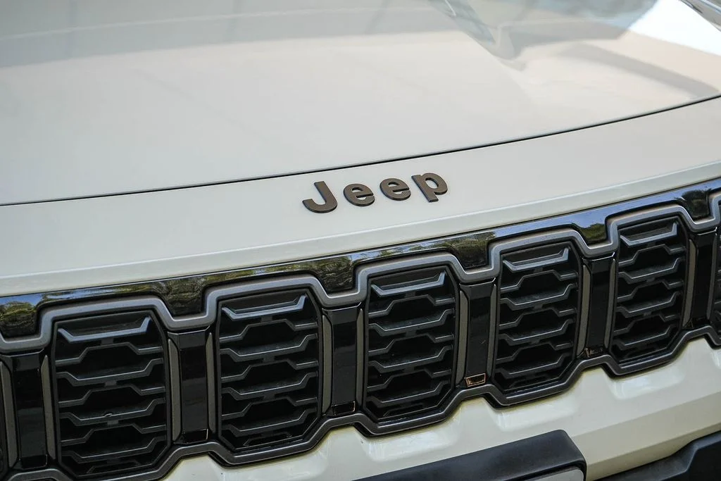 New 2026 Bright White Clearcoat Jeep Laredo image 9