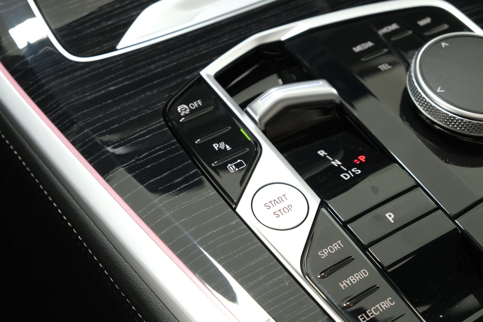 Used 2024 Alpine White BMW xDrive50e image 20