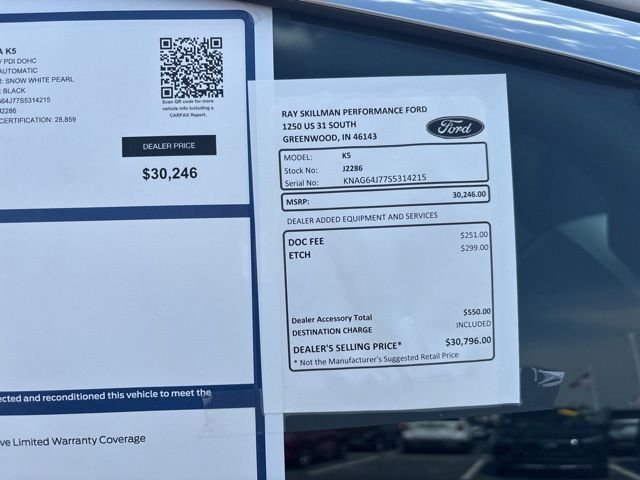Certified Used 2025 Snow White Pearl Kia GT-Line image 3