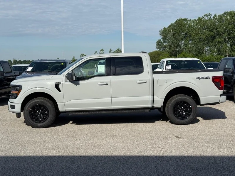 New 2026 Avalanche Ford XLT 4WD SuperCrew 5.5