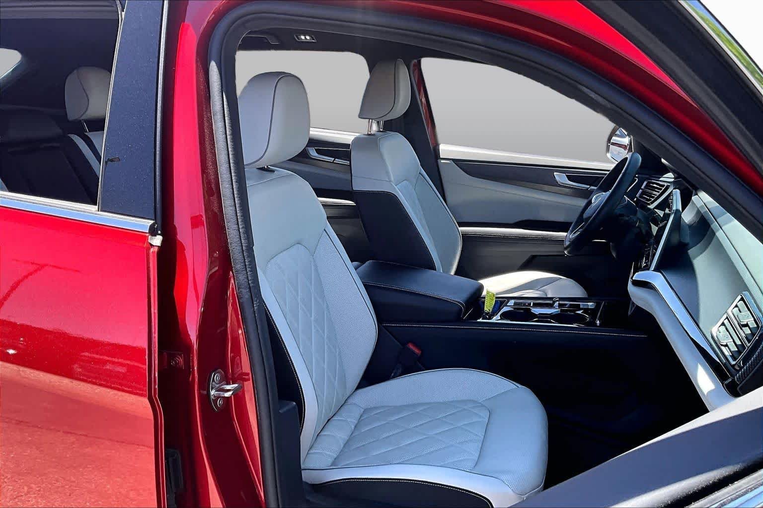 Used 2024 Aurora Red Metallic Volkswagen 2.0T SEL Premium R-Line image 7