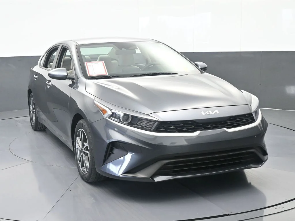 Used 2023 Gravity Gray Kia LXS image 9