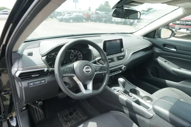 Used 2025 BLACK Nissan SV image 14