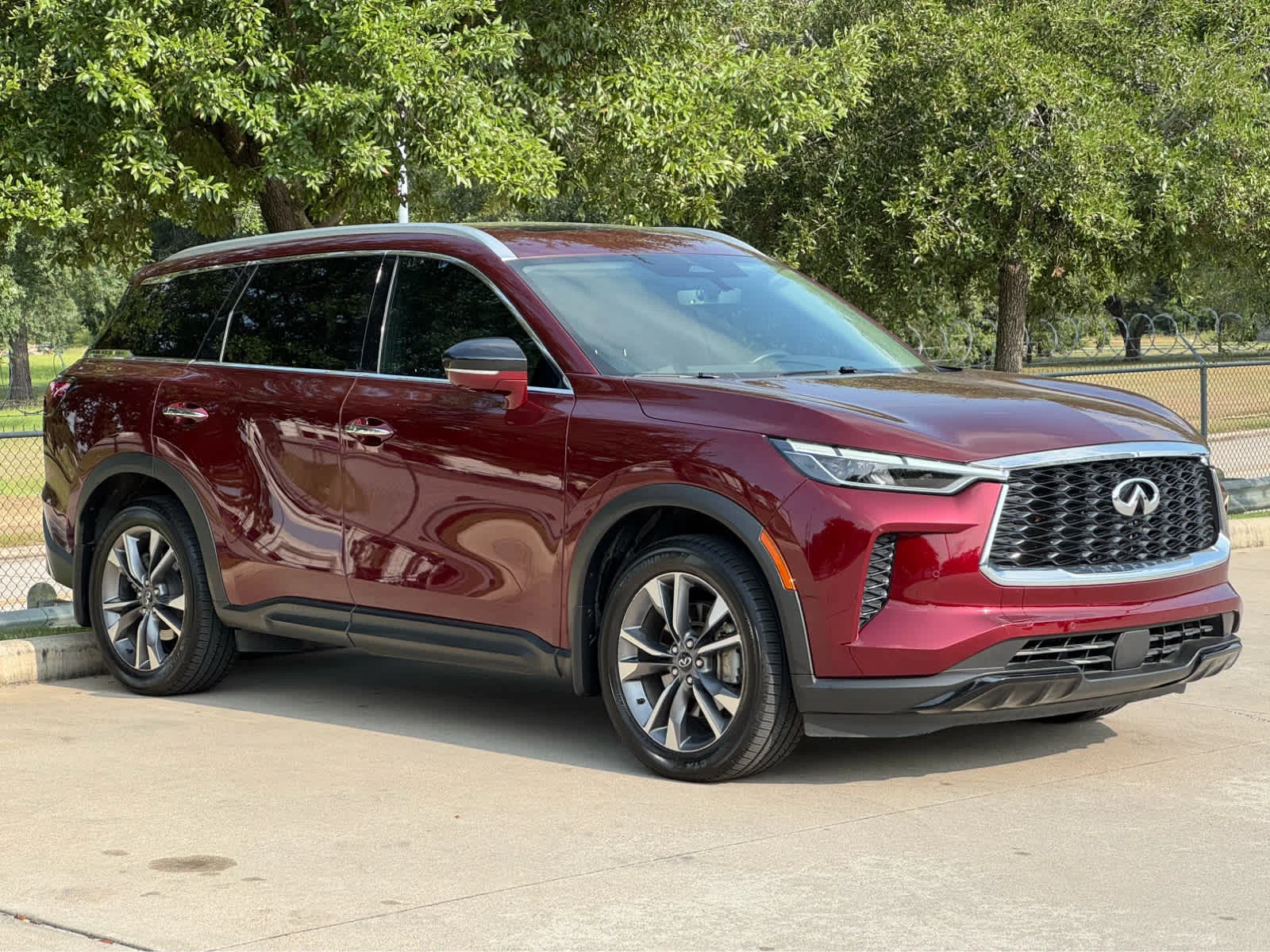 Certified Used 2024 Deep Bordeaux INFINITI LUXE image 4