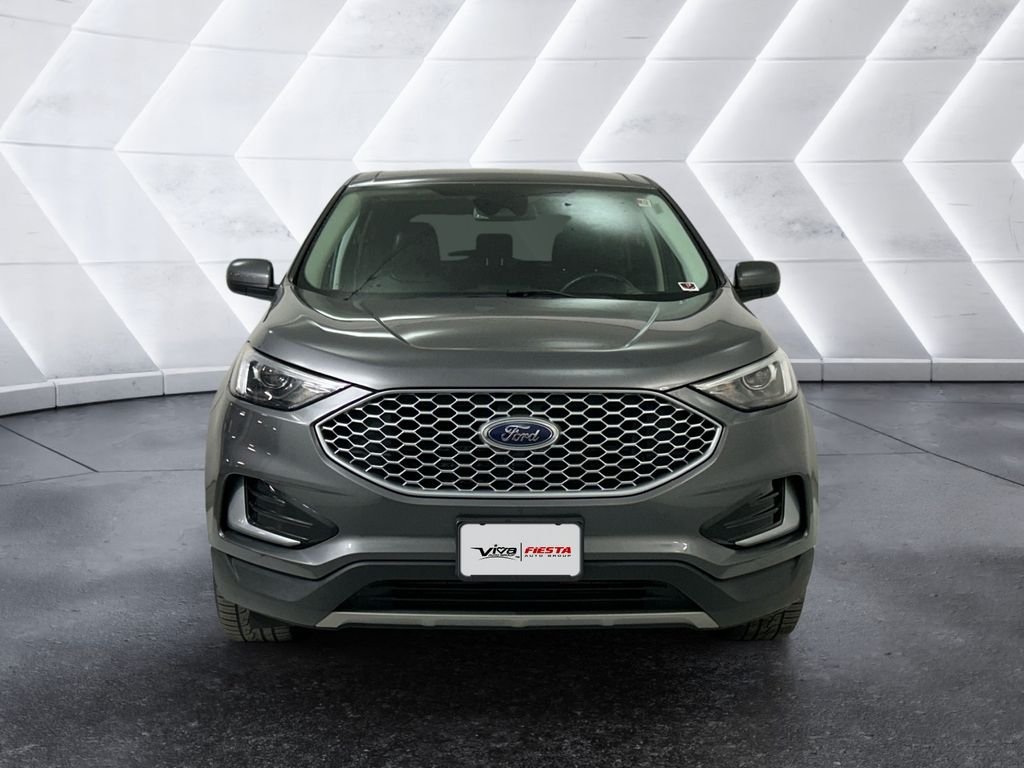 Used 2023 Gray Ford SEL image 2